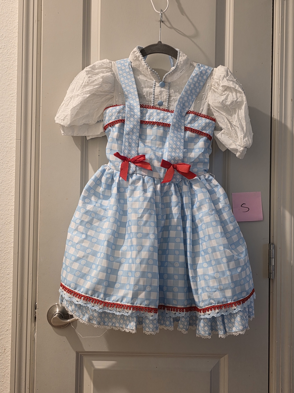 Dorothy Wizard of Oz costume by Rubie's